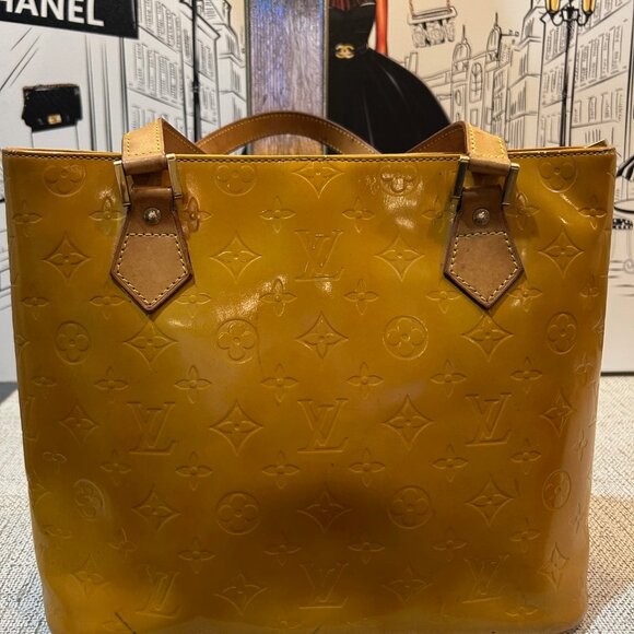 Louis Vuitton Vernis Houston in Noisette - Picture 8 of 12